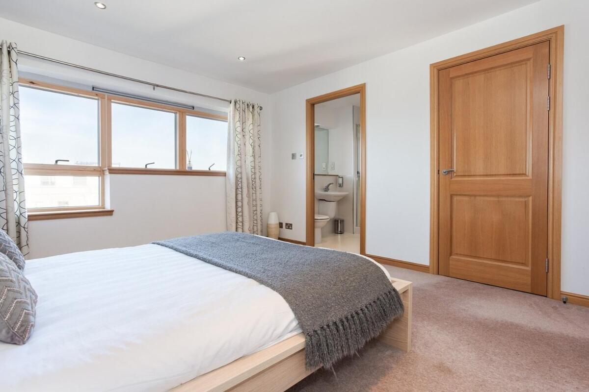 Executive 3 Bed Apartment Aberdeen Esterno foto